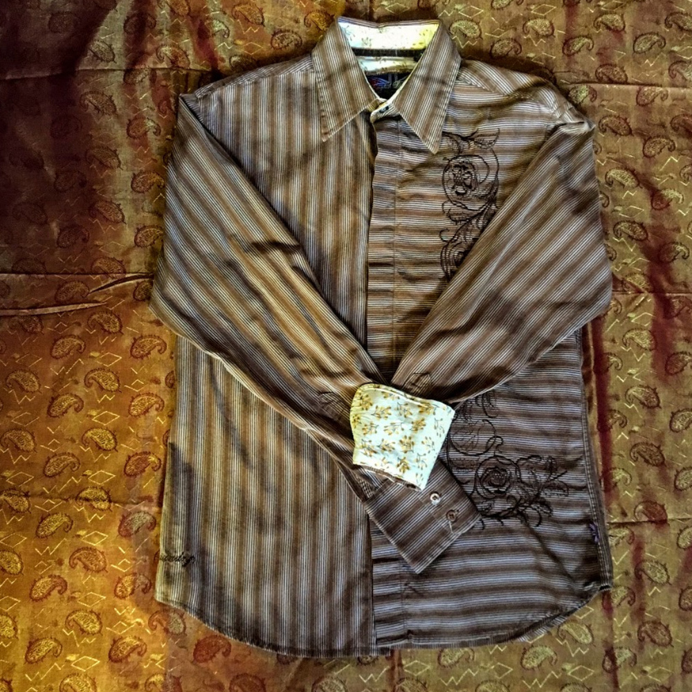 FINAL PRICE  Contrast Embroidery Button Shirt M